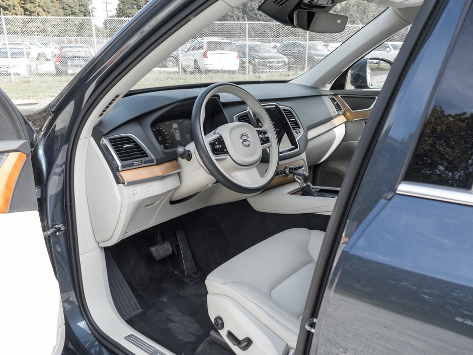 2021 Volvo XC90 T6 AWD Momentum 7-Seater  19 ALLOY WHEEL  CPO-6