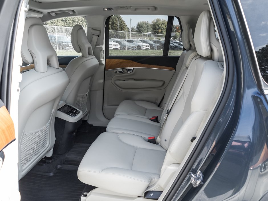 2021 Volvo XC90 T6 AWD Momentum 7-Seater  19 ALLOY WHEEL  CPO-21