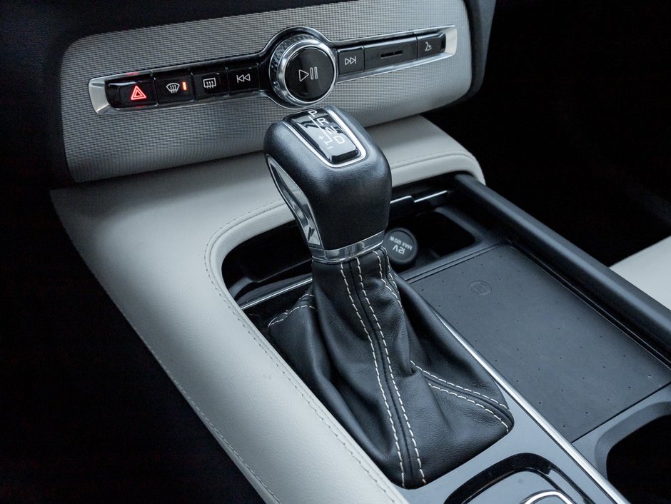 2021 Volvo XC90 T6 AWD R-Design  AIR SUSPENSION  B & WILKINS  CPO-16