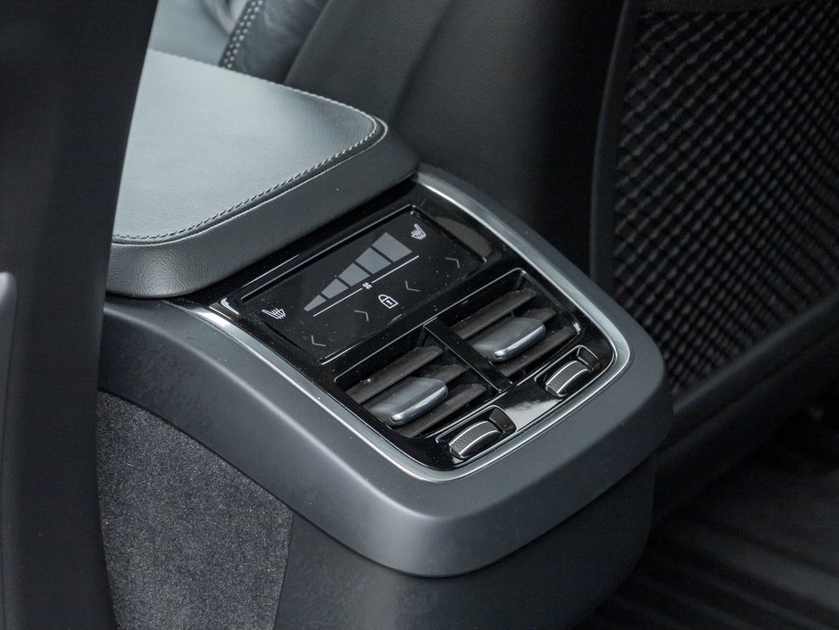Volvo XC90 T6 AWD Inscription 7-Seater  BOOSTER SEAT  CPO 2022-28