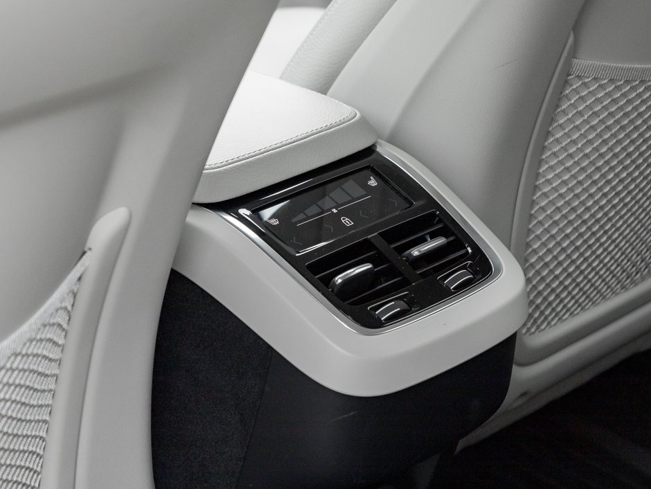 2022 Volvo XC90 T6 AWD 7-Seater  HUD  21 ALLOY WHEELS  CPO-23