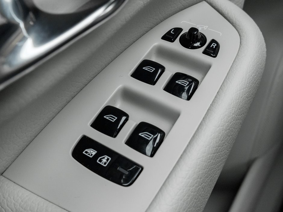 2022 Volvo XC90 T6 AWD 7-Seater  HUD  21 ALLOY WHEELS  CPO-13