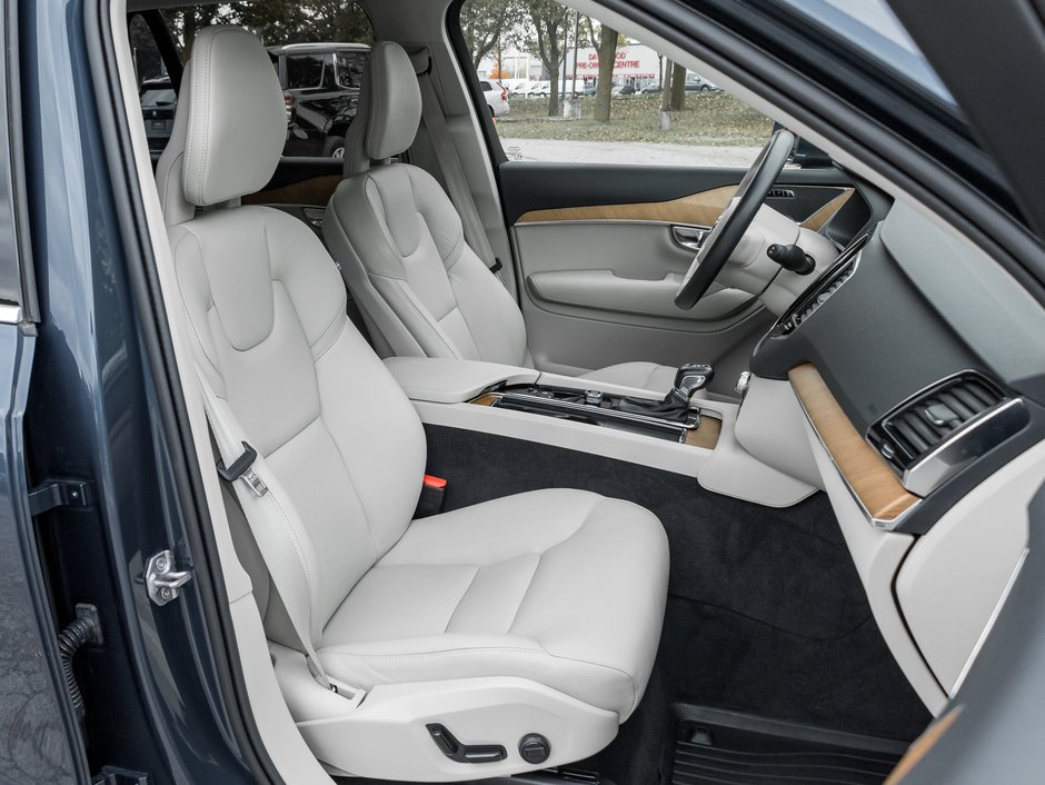 2022 Volvo XC90 T6 AWD 7-Seater  HUD  21 ALLOY WHEELS  CPO-21