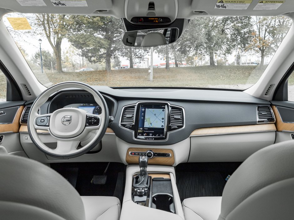 2022 Volvo XC90 T6 AWD 7-Seater  HUD  21 ALLOY WHEELS  CPO-25