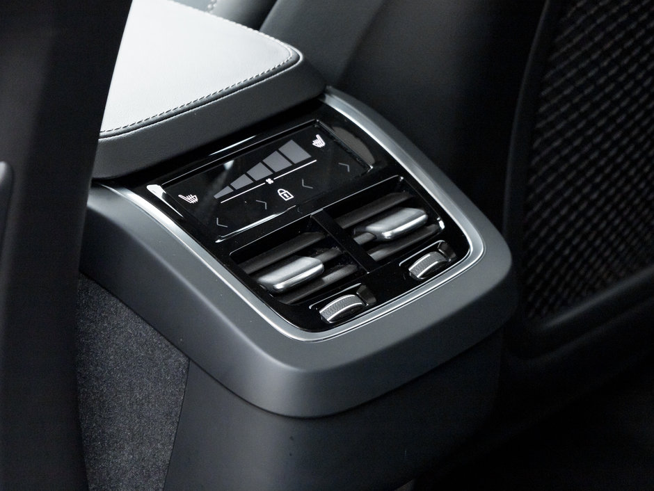 2023 Volvo XC90 B6 AWD Ultimate Dark Theme  FINANCE RATE fr 3,24%*-27