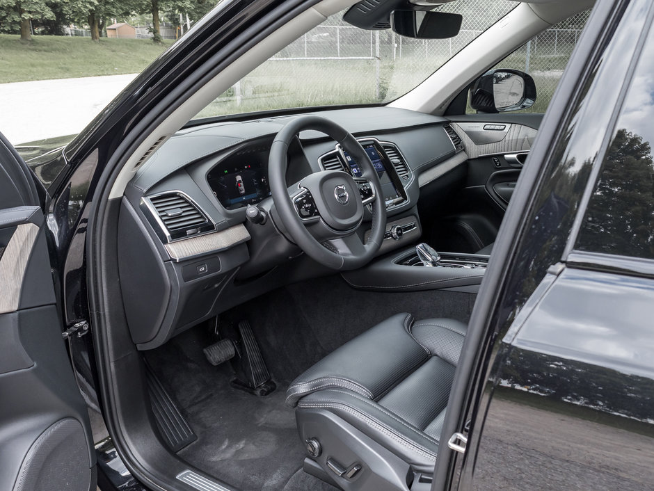 2023 Volvo XC90 B6 AWD Ultimate Dark Theme  FINANCE RATE fr 3,24%*-6