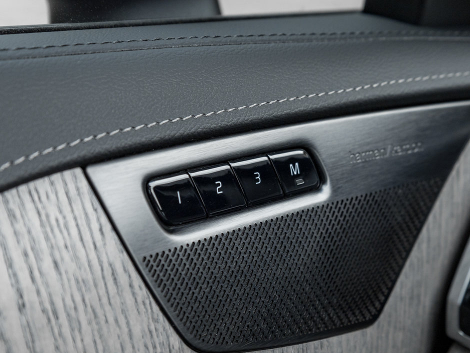 2023 Volvo XC90 B6 AWD Ultimate Dark Theme  FINANCE RATE fr 3,24%*-17