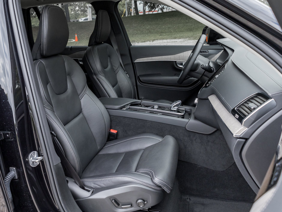 2023 Volvo XC90 B6 AWD Ultimate Dark Theme  FINANCE RATE fr 3,24%*-25