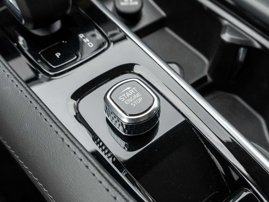 2023 Volvo XC90 Core-16