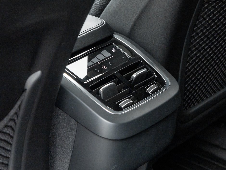 2023 Volvo XC90 B6 AWD Core 7-Seater-23