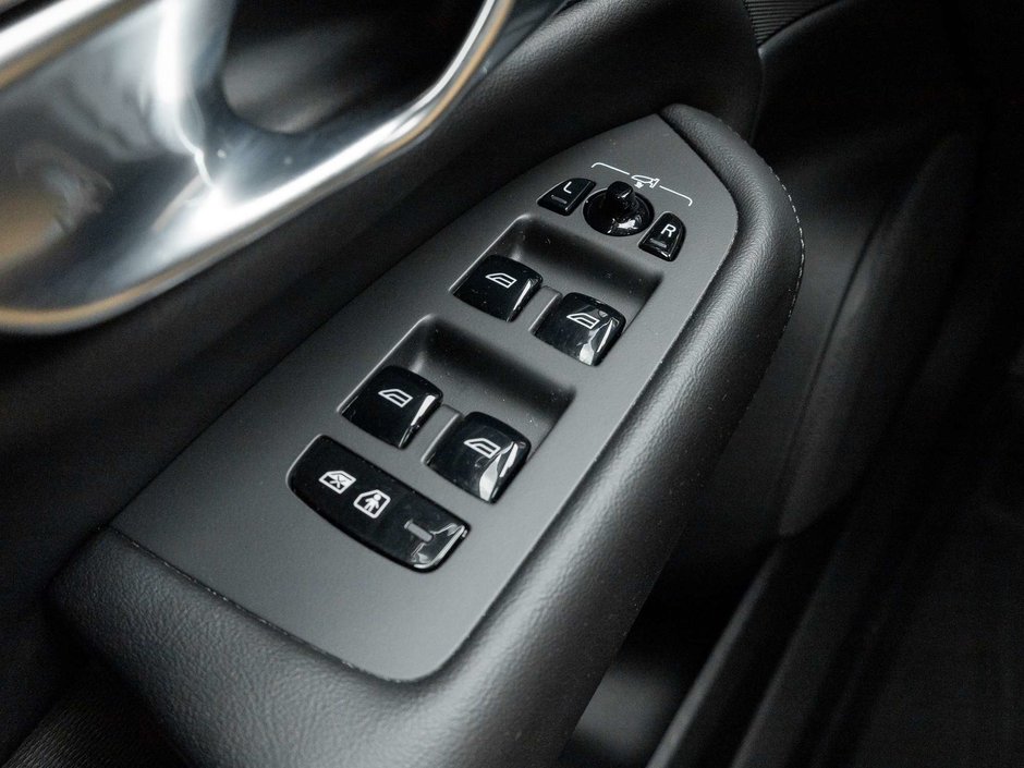 2023 Volvo XC90 Core-13