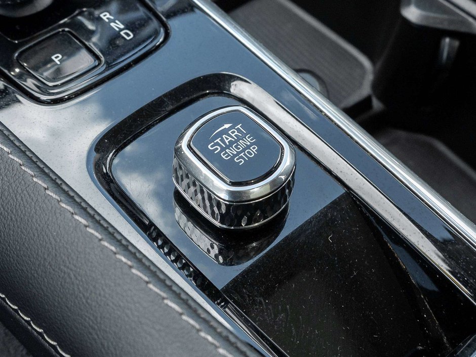 Volvo XC90 Ultimate Dark Theme 2023-18