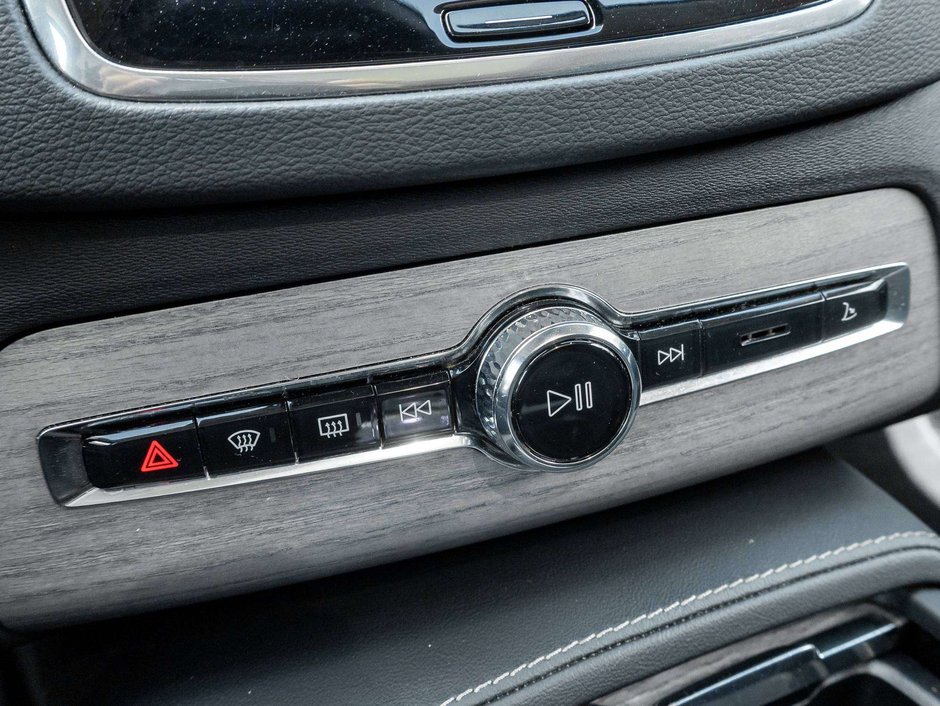 Volvo XC90 Ultimate Dark Theme 2023-19