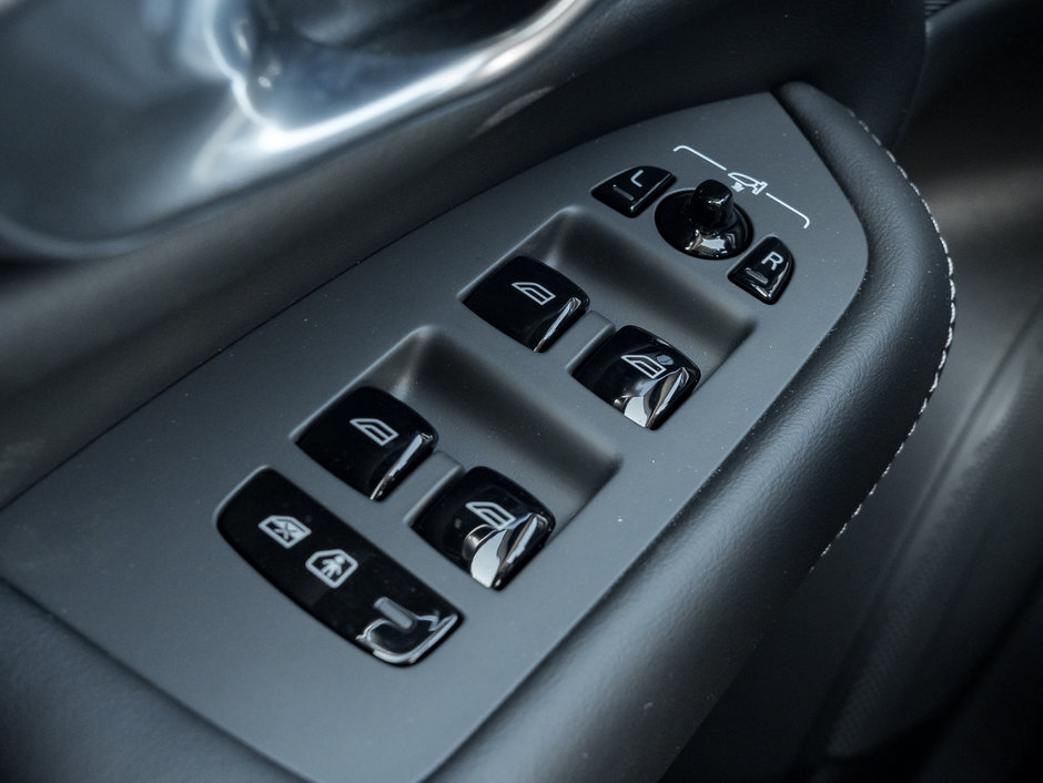 Volvo XC90 B6 AWD Ultimate Bright Theme 7-Seater CPO INCLUDED 2024-13