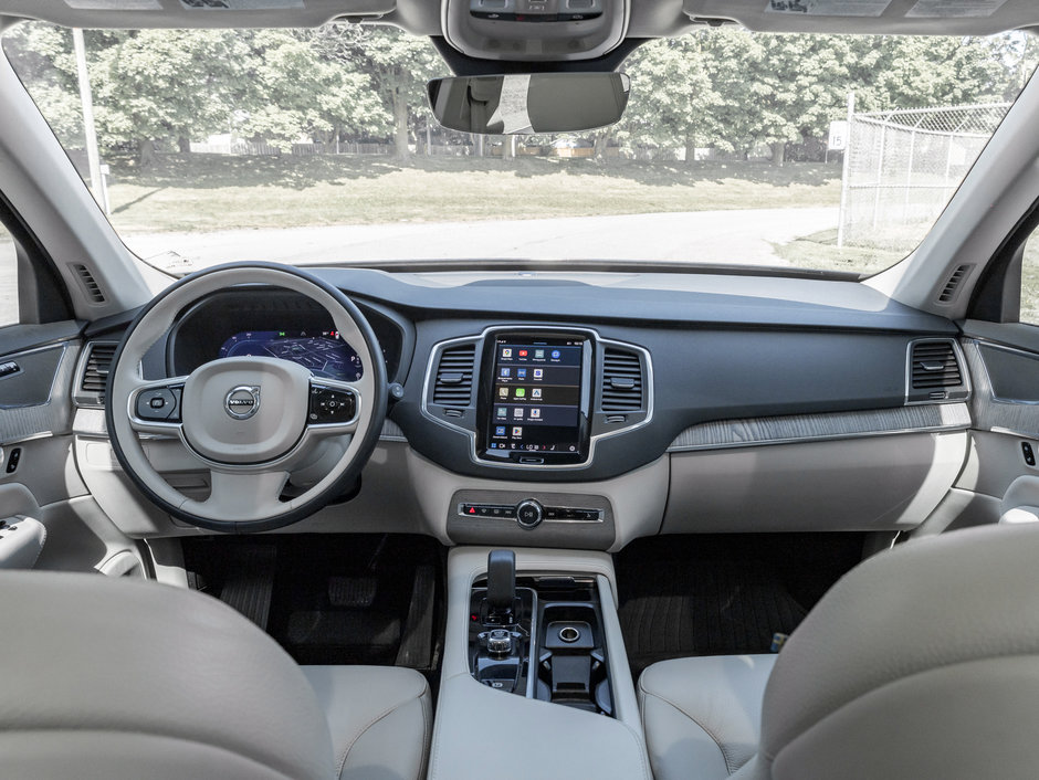 2024 Volvo XC90 B6 AWD Core Bright Theme 7-Seater OFF LEASE  CPO-26