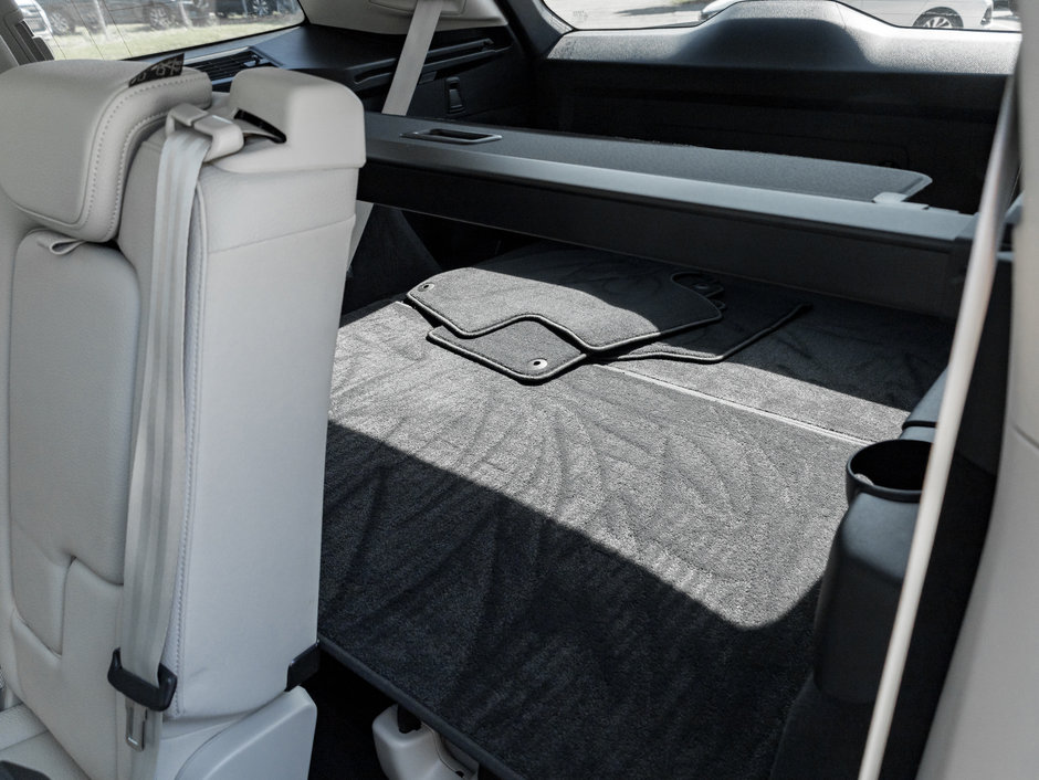 2024 Volvo XC90 B6 AWD Core Bright Theme 7-Seater OFF LEASE  CPO-25