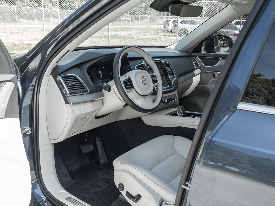 2024 Volvo XC90 B6 AWD Core Bright Theme 7-Seater OFF LEASE  CPO-6