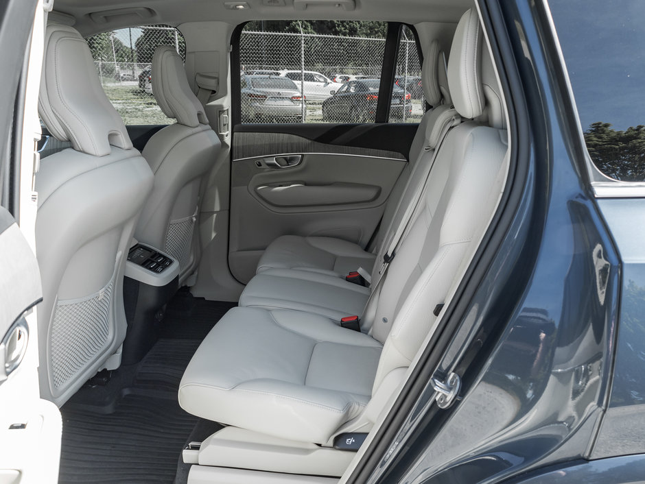 2024 Volvo XC90 B6 AWD Core Bright Theme 7-Seater OFF LEASE  CPO-23