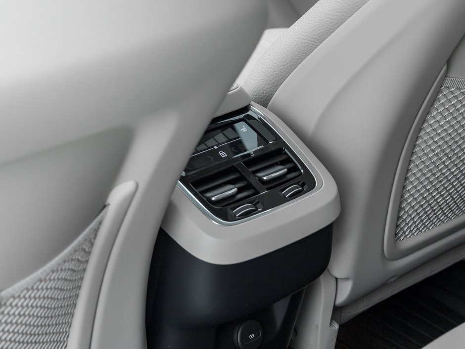 2024 Volvo XC90 B6 AWD Plus 7-Seater  21 ALLOY WHEEL  VOLVO CPO-23