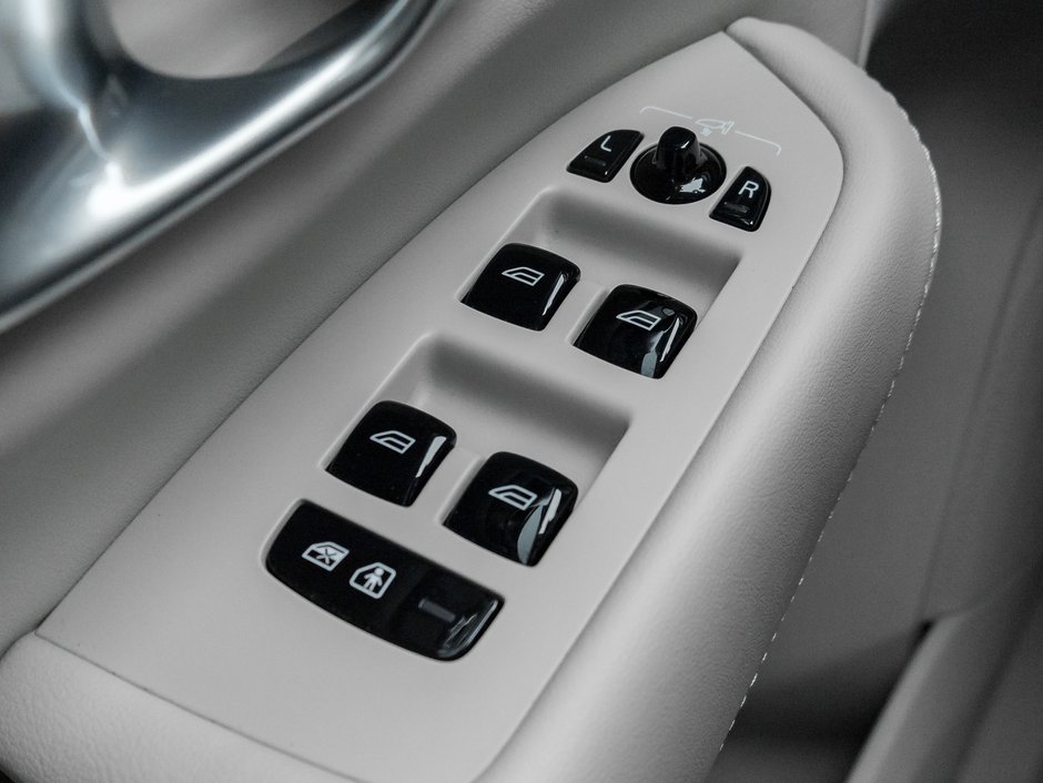 2024 Volvo XC90 B6 AWD Plus 7-Seater  21 ALLOY WHEEL  VOLVO CPO-14