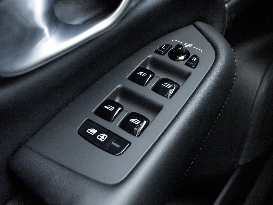 2024 Volvo XC90 B6 AWD 7-Seater  OFF LEASE  LOW MILEAGE  LIKE NEW-13