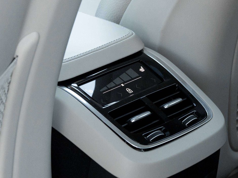 2024 Volvo XC90 Plus Bright Theme-23