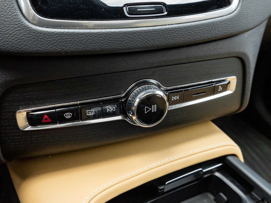Volvo XC90 Ultimate Bright Theme 2024-19
