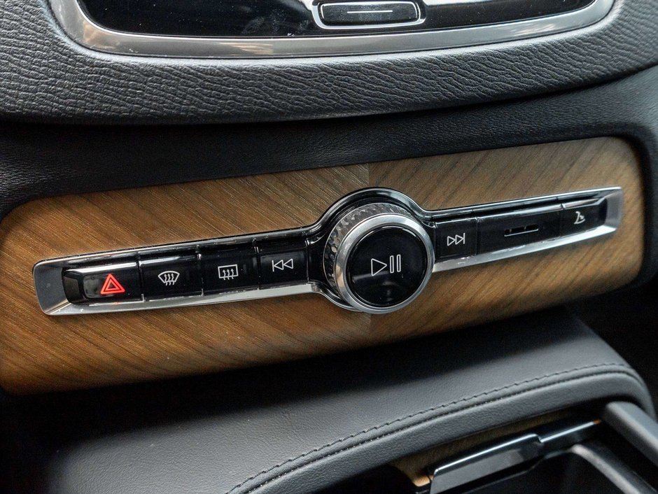 Volvo XC90 Plus Bright Theme 2024-19