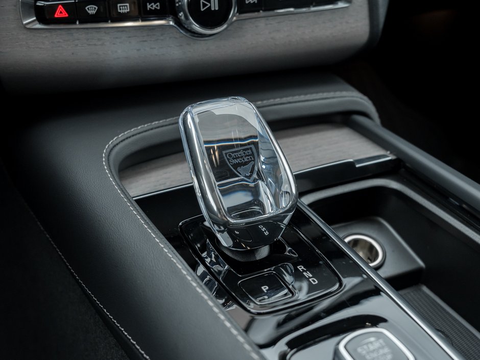 2025 Volvo XC90 B6 AWD Ultra Bright Theme 7-Seater  B WILKINS  CPO-16