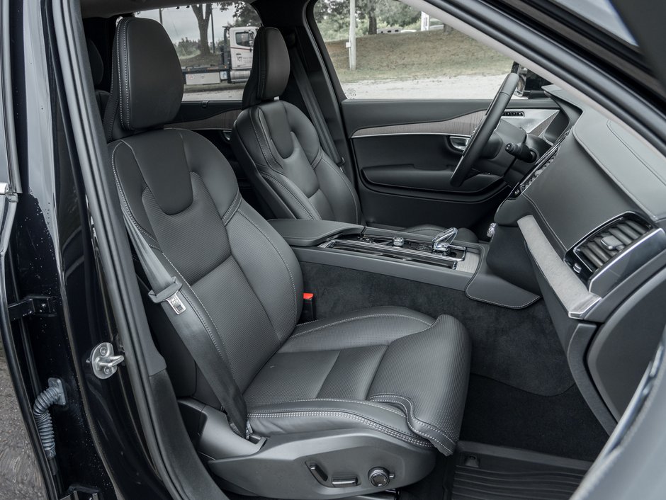 2025 Volvo XC90 B6 AWD Ultra Bright Theme 7-Seater  B WILKINS  CPO-21