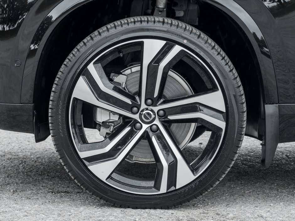 2025 Volvo XC90 B6 AWD Ultra Bright Theme 7-Seater  B WILKINS  CPO-3