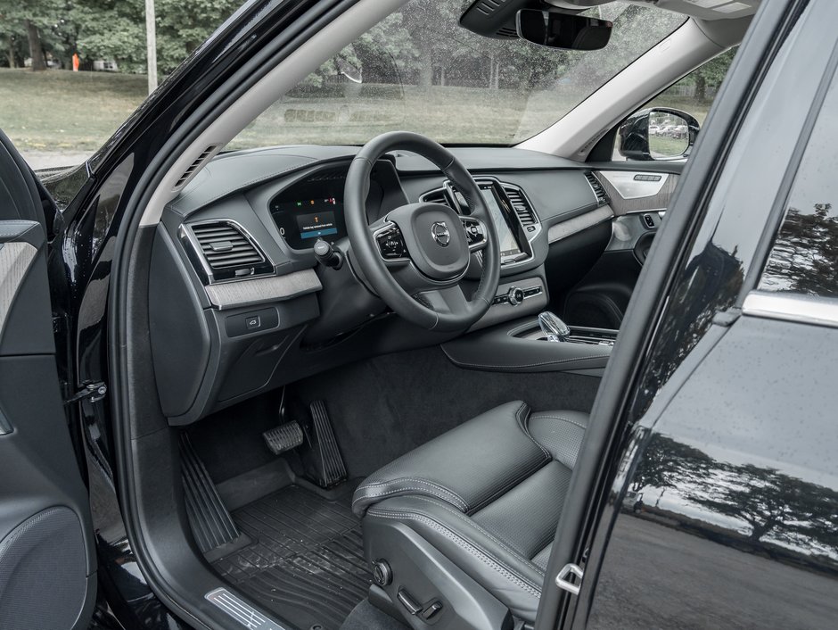 2025 Volvo XC90 B6 AWD Ultra Bright Theme 7-Seater  B WILKINS  CPO-6