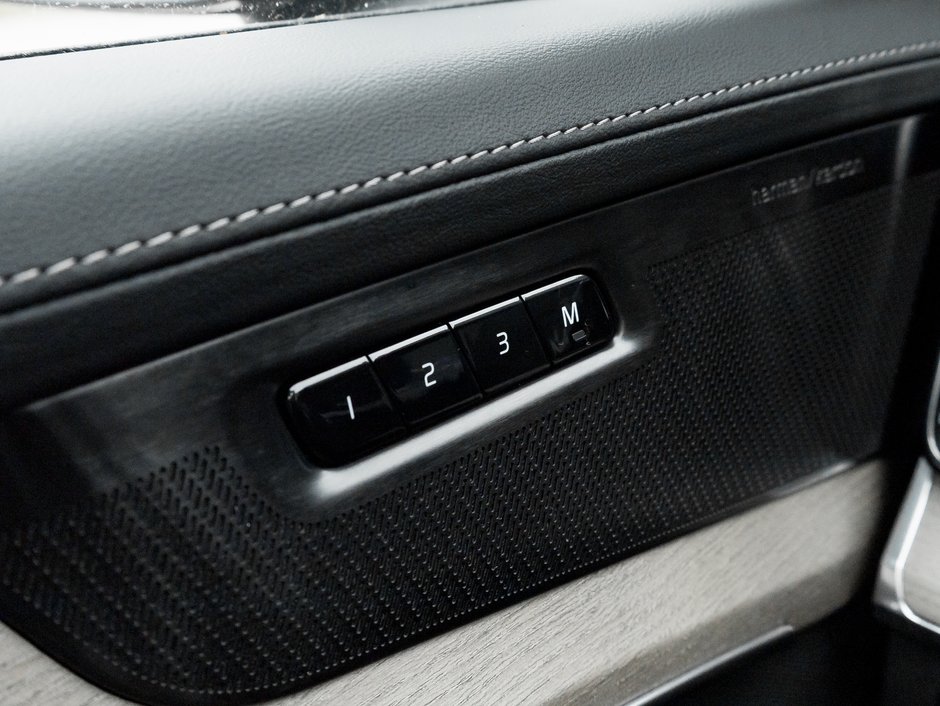 2025 Volvo XC90 2025.5 B6 AWD Plus 7-Seater HARMAN KARDON-15