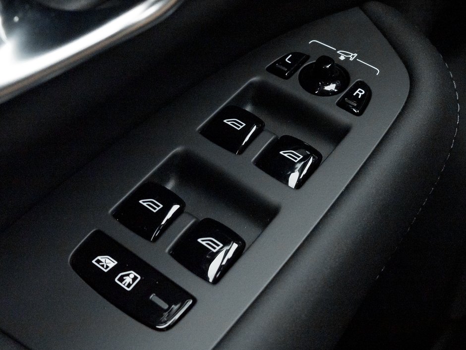 2025 Volvo XC90 2025.5 B6 AWD Plus 7-Seater HARMAN KARDON-14