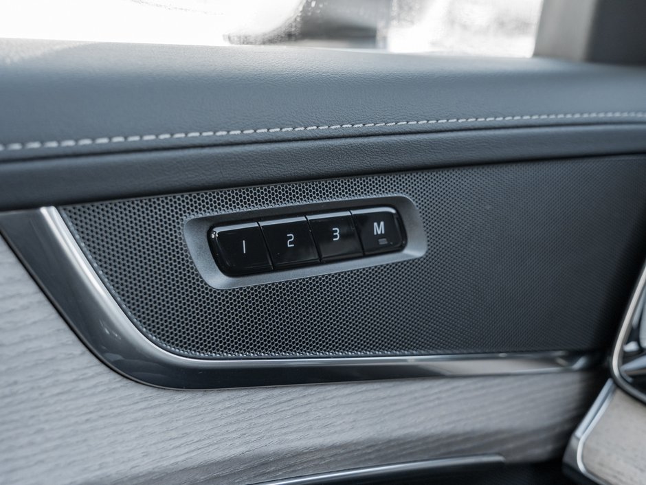 Volvo XC90 2025.5 B6 AWD Core  LOW KM  20 ALLOY WHEELS  CPO 2025-13