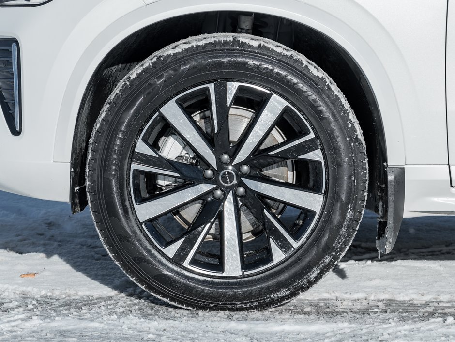 Volvo XC90 2025.5 B6 AWD Core  LOW KM  20 ALLOY WHEELS  CPO 2025-3