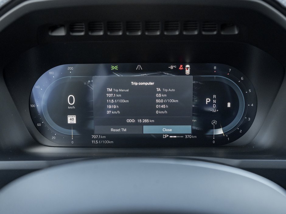 Volvo XC90 2025.5 B6 AWD Core  LOW KM  20 ALLOY WHEELS  CPO 2025-8