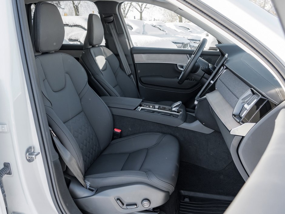 Volvo XC90 2025.5 B6 AWD Core  LOW KM  20 ALLOY WHEELS  CPO 2025-20