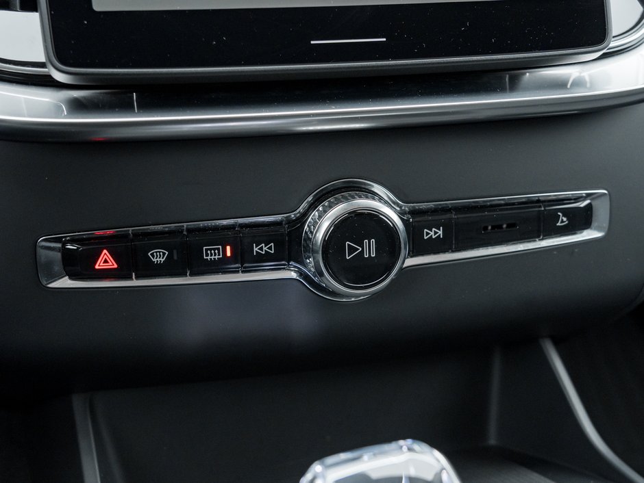 Volvo XC90 2025.5 B6 AWD 7-Seater  20 ALLOY  VOLVO CPO 2025-16