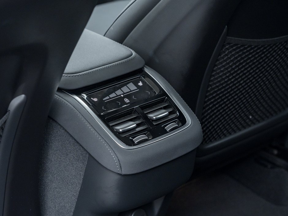 2025 Volvo XC90 2025.5 B6 AWD PLUS <9000km> 21 ALLOY WHEELS CPO-24