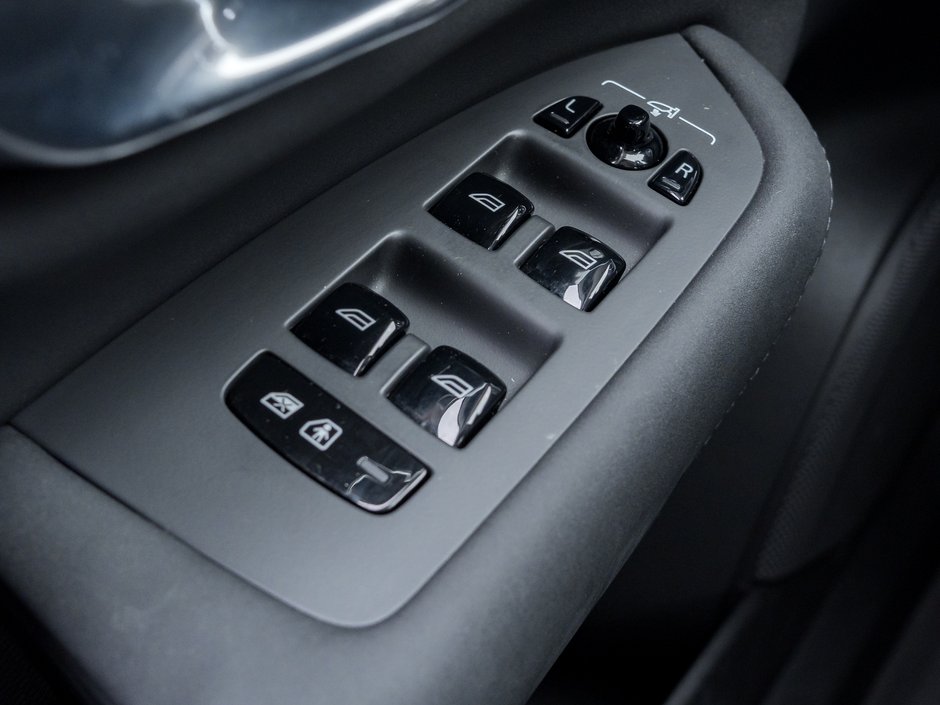 2025 Volvo XC90 2025.5 B6 AWD ULTRA Bright Theme 7-Seater  LOW KM-14