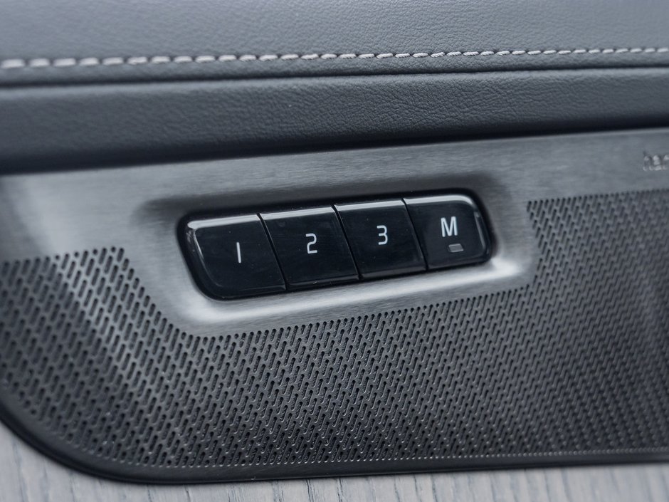 2025 Volvo XC90 2025.5 B6 AWD ULTRA Bright Theme 7-Seater  LOW KM-15