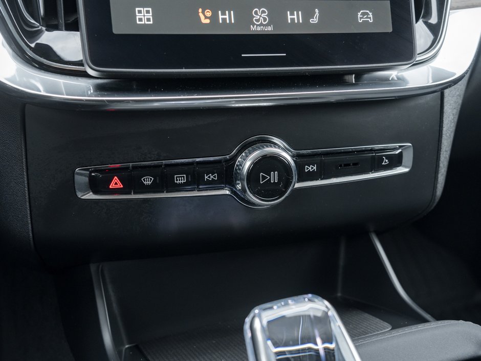 2025 Volvo XC90 2025.5 B6 AWD Plus 7-Seater SUPER LOW KM  LIKE NEW-18