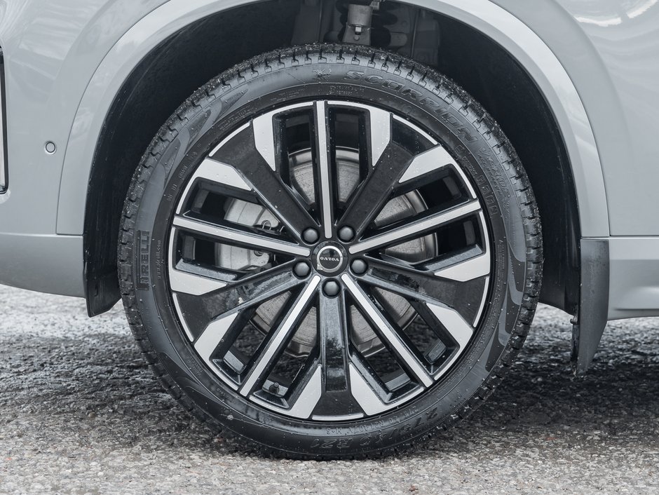 2025 Volvo XC90 2025.5 B6 AWD Plus 7-Seater SUPER LOW KM  LIKE NEW-3