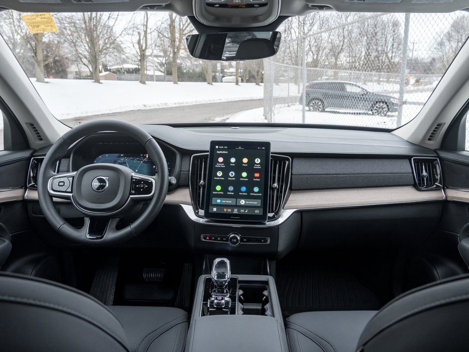 2025 Volvo XC90 2025.5 B6 AWD Plus 7-Seater SUPER LOW KM  LIKE NEW-26