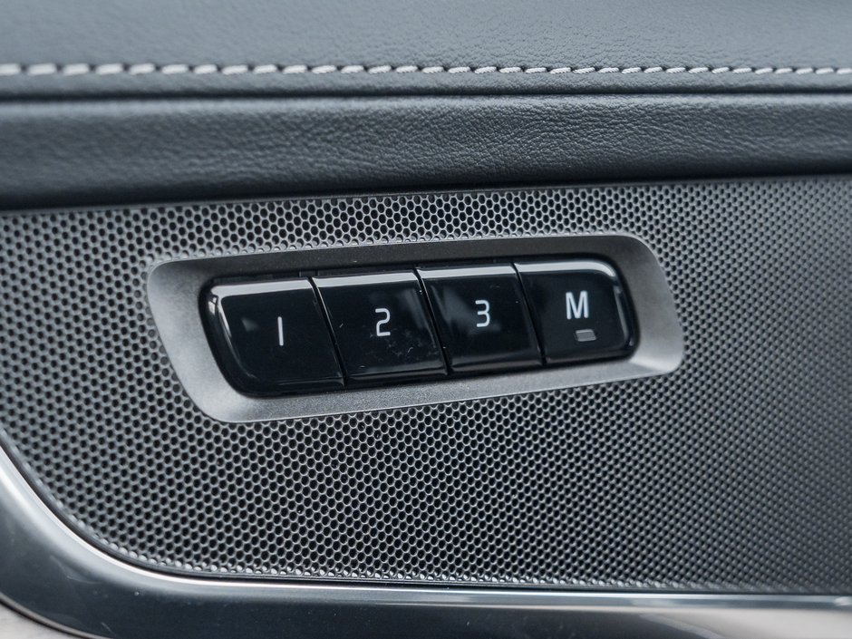 2025 Volvo XC90 2025.5 B6 AWD Plus 7-Seater SUPER LOW KM  LIKE NEW-15