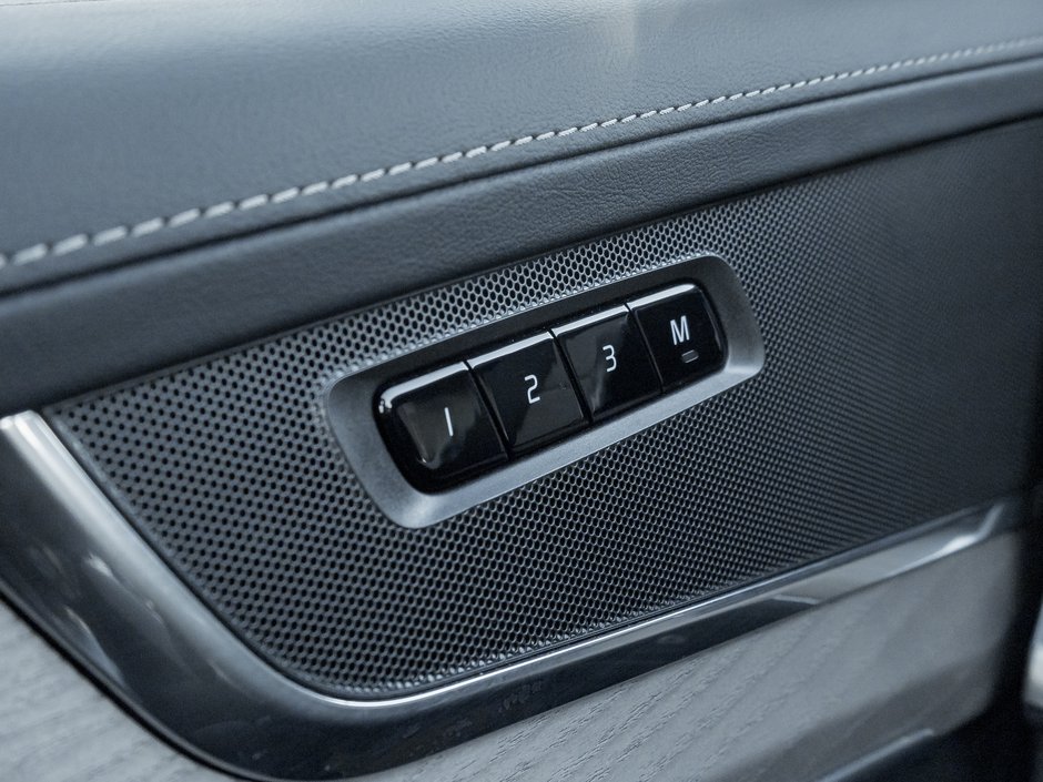 2025 Volvo XC90 2025.5 B6 AWD Bright Theme 7-Seater  CARDAMOM  CPO-13