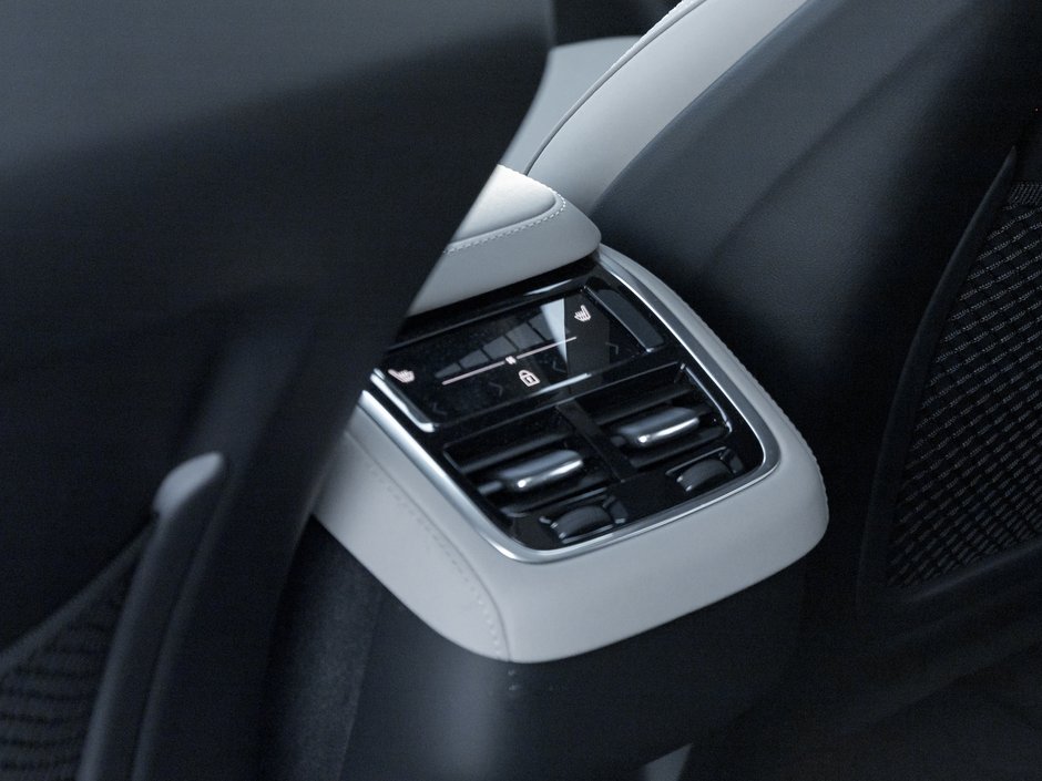 2025 Volvo XC90 2025.5 B6 AWD Bright Theme 7-Seater  CARDAMOM  CPO-21