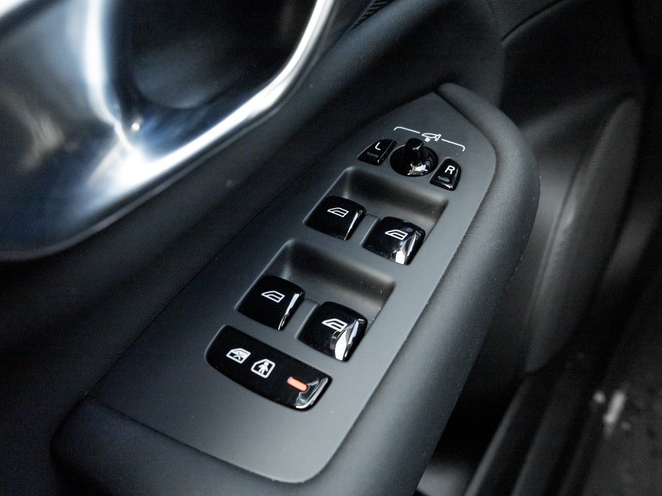 Volvo XC90 2025.5 B6 AWD Plus  VOLVO CPO RATE FROM 3.49%* 2025-15