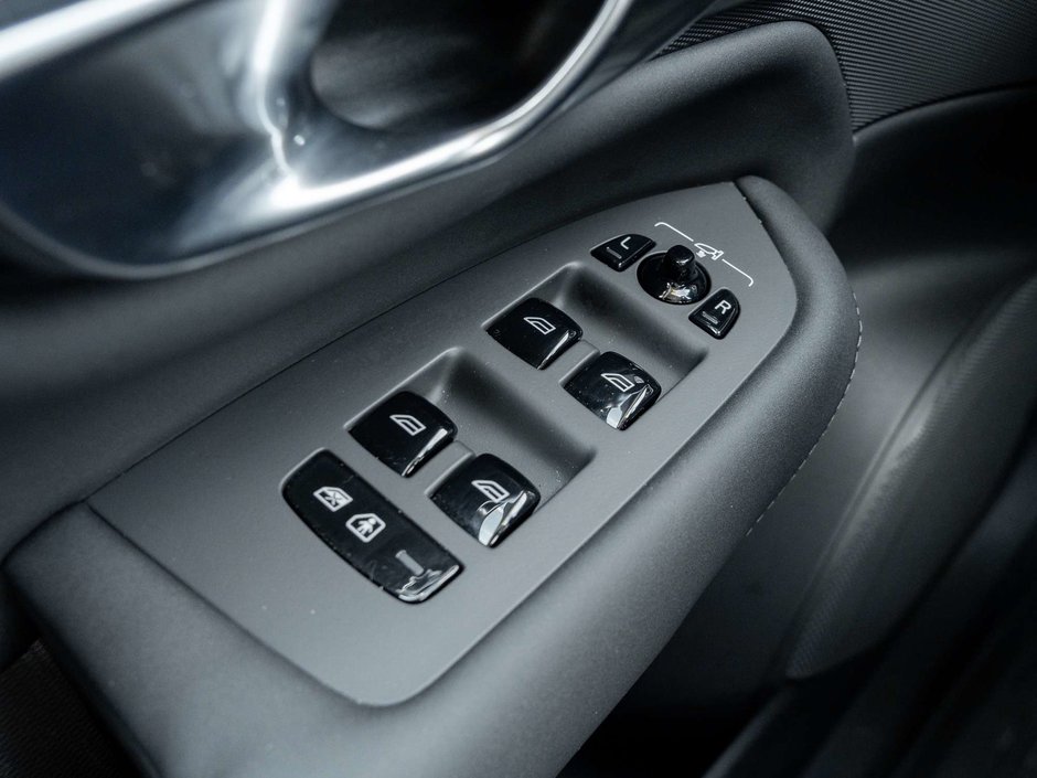 2025 Volvo XC90 Ultra Bright Theme-11